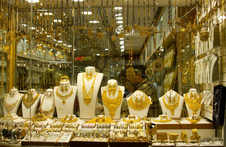 الذهب يقلص مكاسبه بعد بيانات التضخم