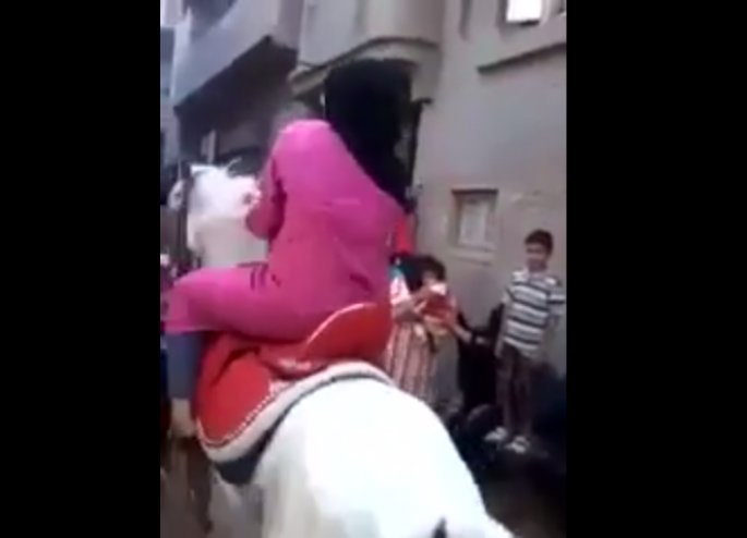 بالفيديو.. شاهدوا أغرب زفة عروس