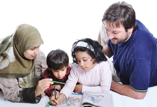 لهذه الأسباب.. لا تتحدث مع طفلك