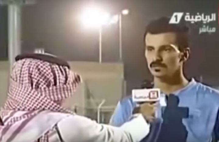 مذيع سعودي يتعرض لاعتداء على الهواء