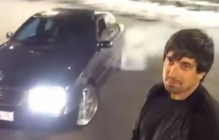 روسي يلتقط سيلفي خطير جدا