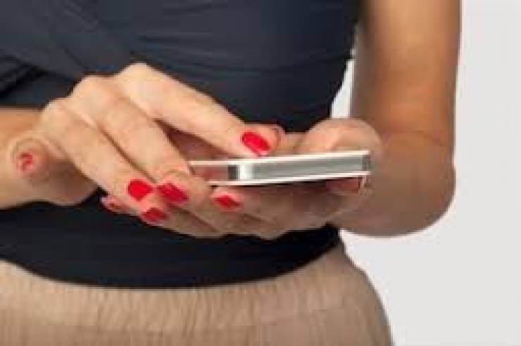 ابتلعت هاتفها لتخفي خيانتها