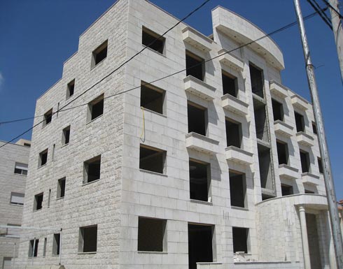مستثمرون في قطاع الاسكان يحتجون على