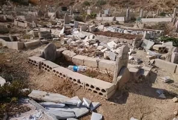 محطم شواهد القبور في إربد يعاني