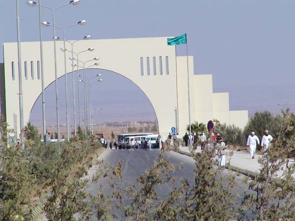 افتتاح معرض الكتاب في جامعة ال