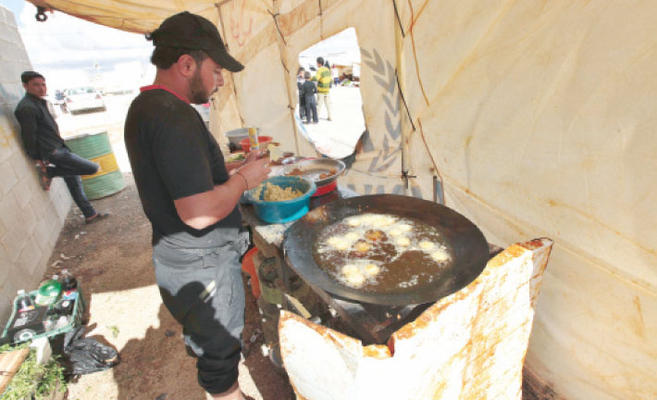 منح تراخيص العمل للسوريين يبدأ بجني