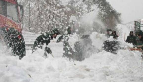 عاصفة ثلجية تضرب الولايات المتحدة وتلغي