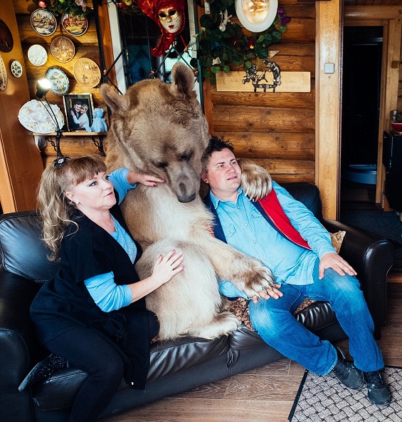 فيديو وصور: أسرة روسية تعيش مع