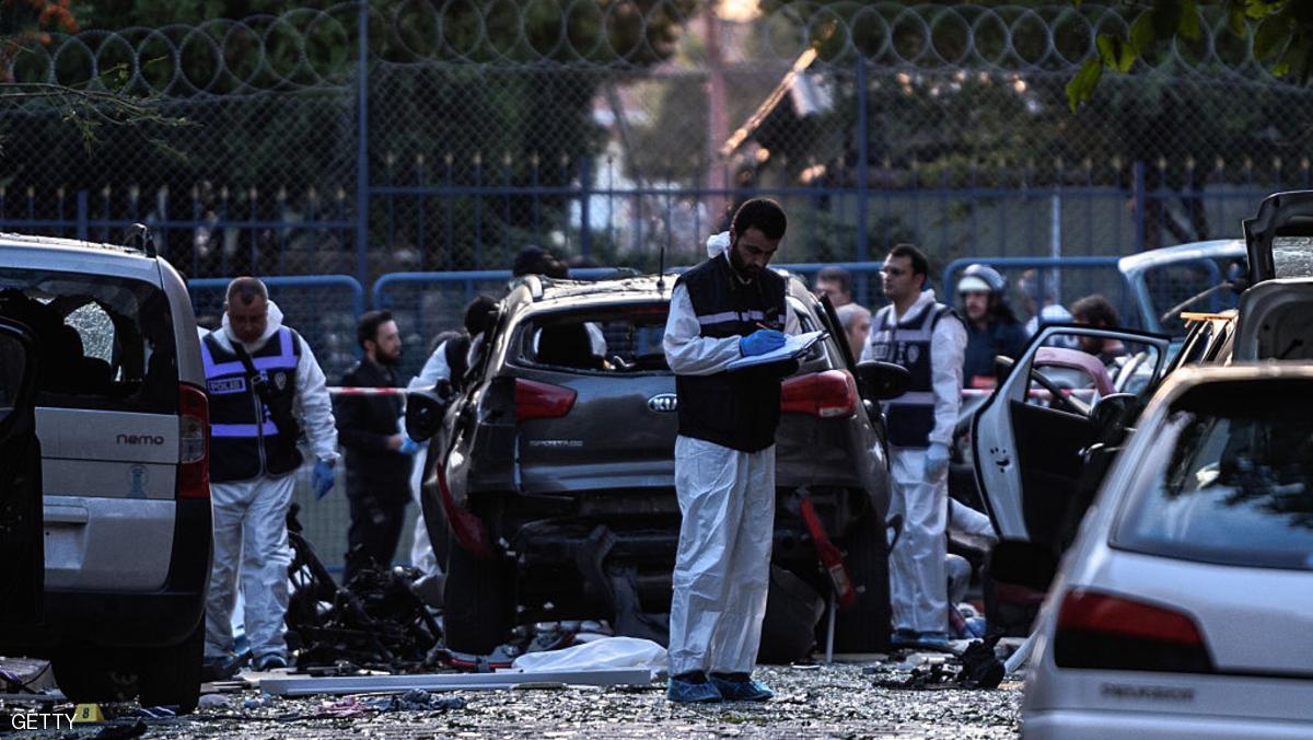 مقتل 3 شرطيين في تفجير انتحاري