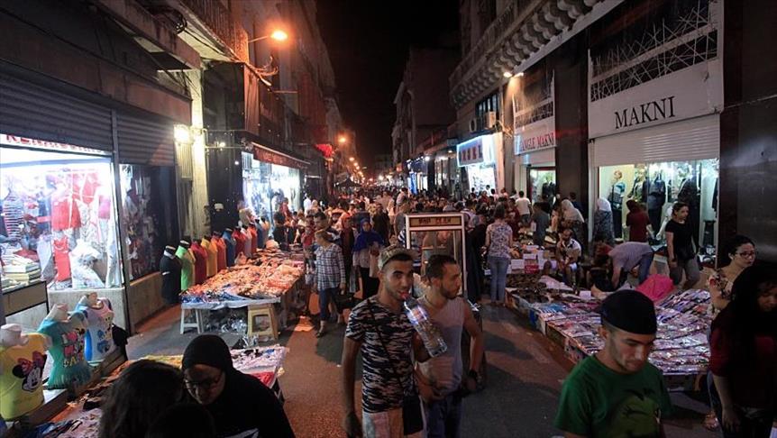 تونسيون يكافحون لإسعاد أطفالهم في العيد