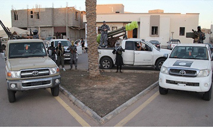 طائرات مجهولة تقصف مواقع لتنظيم الدولة