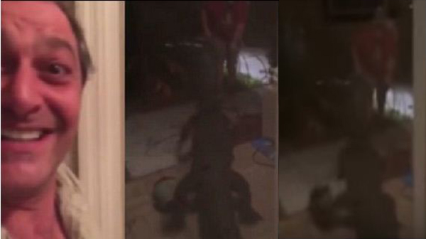 استيقظ ليجد تماسحا ضخما يطرق بابه