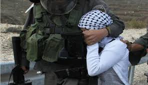 الاحتلال يعتقل فتى فلسطينيا في الخليل