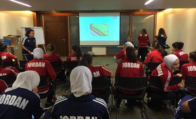 اجتماع تنسيقي لمنتخب السيدات مع المنظمين