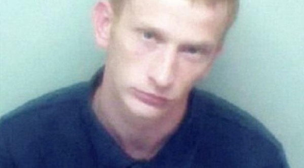 امرأة تعثر على رجل اغتصبها عبر