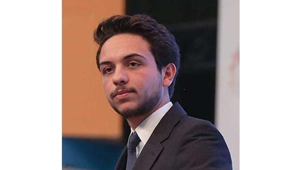 ولي العهد يقدم التعازي لأسر شهداء