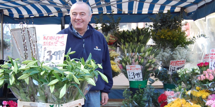 بائع زهور إنجليزي يكتشف صورة له