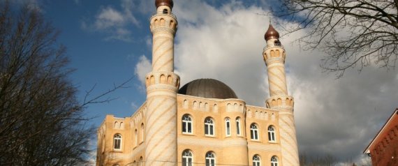 مدرسة ألمانية (تغرم) أسرة لامتناعها عن