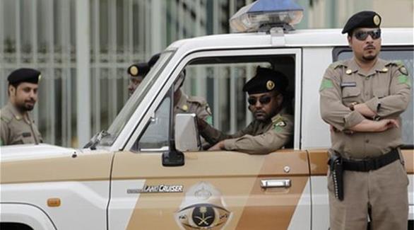 لص يسرق منزلا رغم تواجد الأسرة