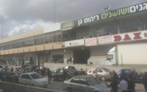 إصابة مستوطن بعملية طعن بالقدس وانسحاب
