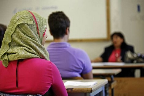 إيطاليا توقف تلميذات مغربيات رفضن (دقيقة