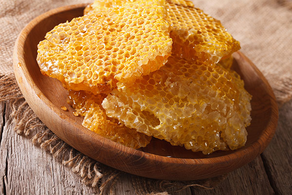 فوائد شمع العسل الصحية والجمالية