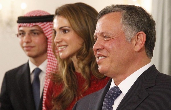 الملك والملكة وولي العهد يشرفون حفل