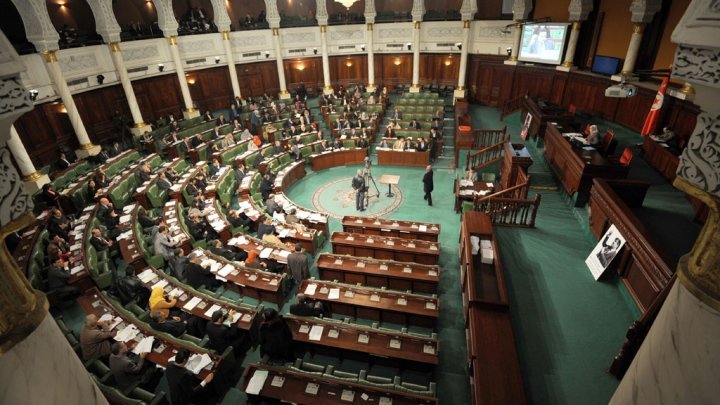 30 نائبا يعلقون عضويتهم في حزب