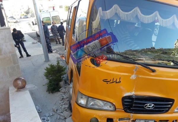 22 إصابة بتصادم باصين في البلقاء