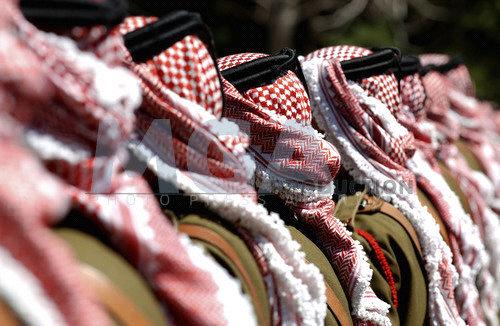 قوات البادية تنقذ 3 اشخاص علقوا