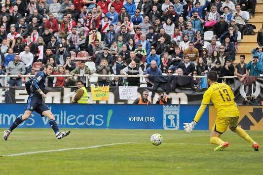 ريال مدريد يتصدر الليجا مؤقتا