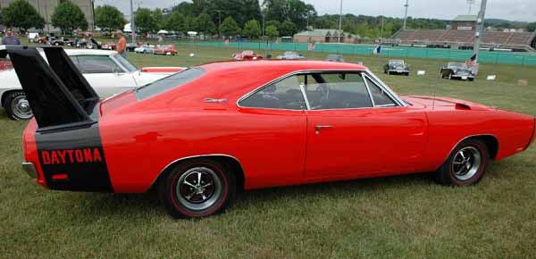 سيارة مهترئة موديل 1969 بقيمة 250