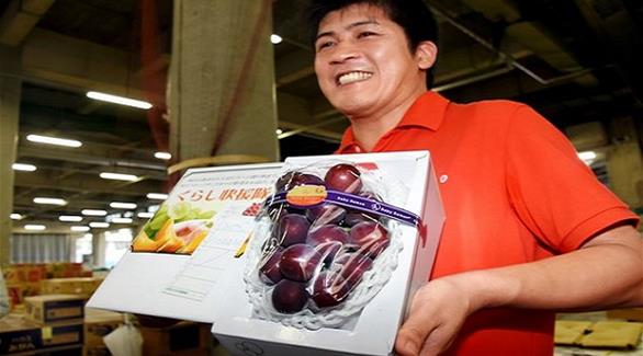 بيع عنقود عنب بـ 11 ألف