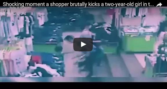 بالفيديو: صيني يركل طفلة بوحشية رغبت