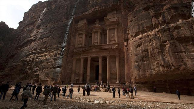 تنشيط السياحة تقدم تسهيلات لزوار المملكة