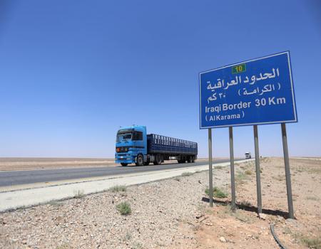 دعوات لفتح وتأمين الطريق البري أمام