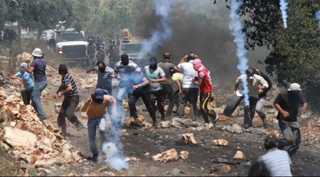 إصابة مقدسيين خلال قمع الاحتلال لمسيرة