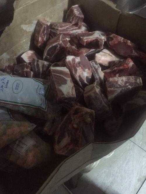 حشرات بين الاطعمة في احد المطاعم