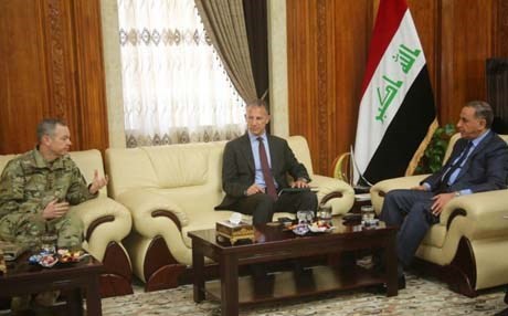وزير الدفاع يبحث مع قادة التحالف