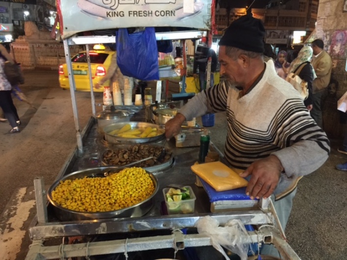 هذا الرجل علم 8 أبناء من