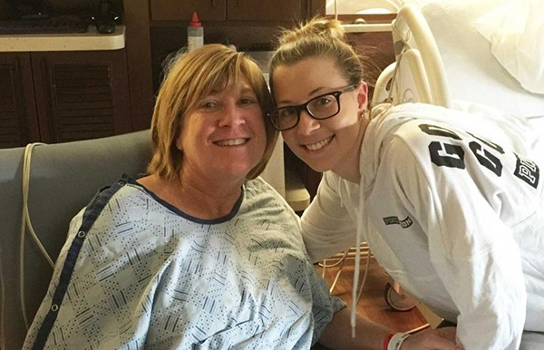 جدة تلد حفيدها (فيديو)