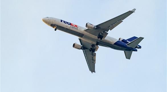 موظف مرهق نام في الطائرة واستفاق