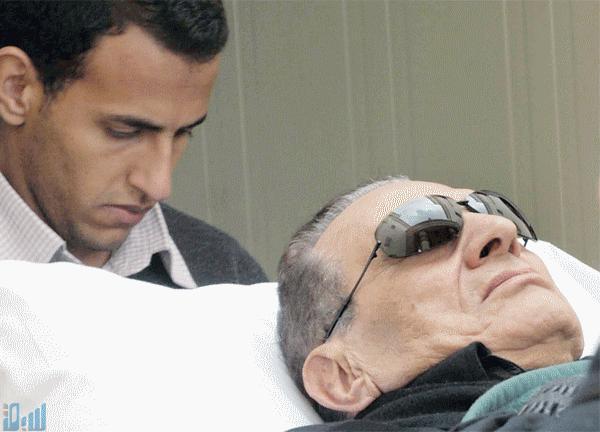 حسني مبارك يدخل العناية المركزة في