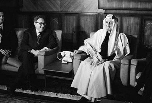 فيديو نادر: وزير النفط السعودي يهدد