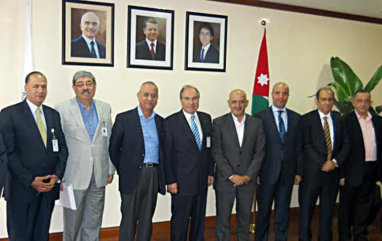 إقامة اكبر منطقة لتخزين المواد الغذائية