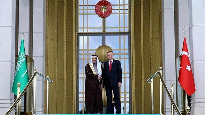 أردوغان يستقبل العاهل السعودي في القصر