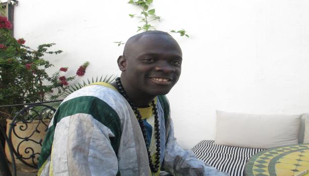 تخلى عن الكرة لإطعام المهاجرين