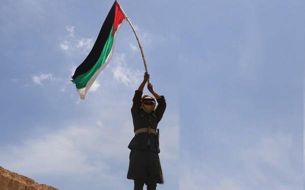 رفع علم الثورة العربية الكبرى في