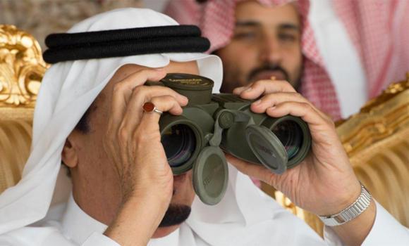 Leaders watch North Thunder military parade