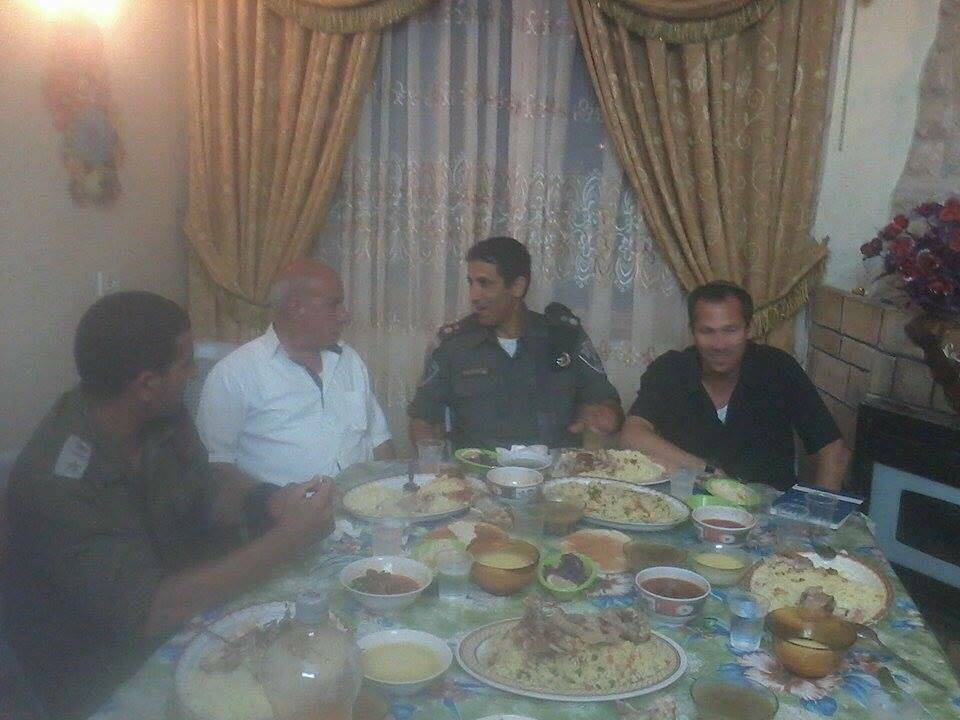 (صور) الاحتلال ينسق مع تجار لقمع